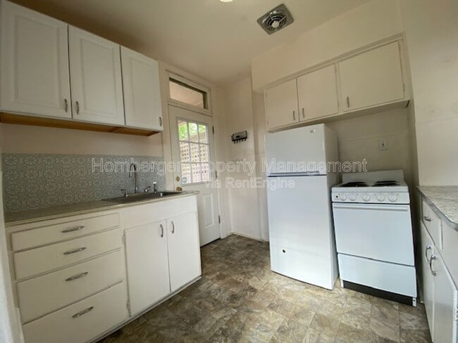 Building Photo - 1432 W Knox Ave