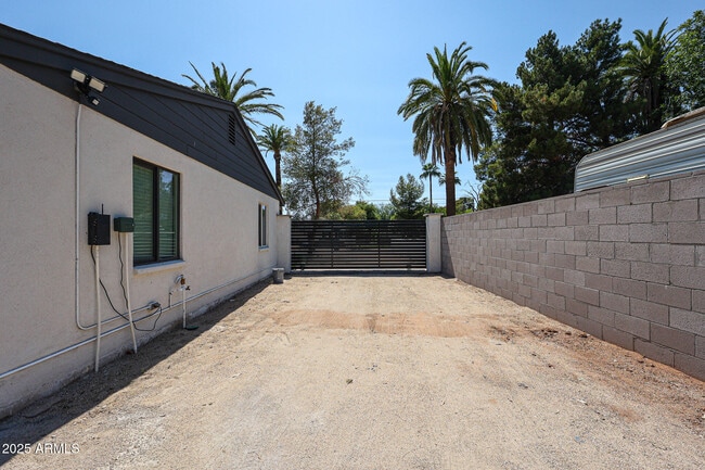Building Photo - 2929 N 27th St