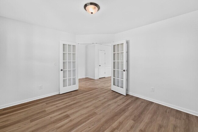 Building Photo - Expansive 4-bedroom, 3.5-bathroom single-family home boasts 3,150 sq. ft.