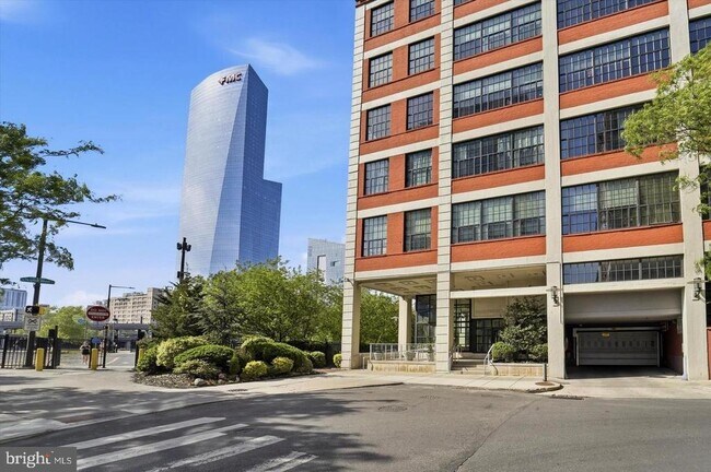 Building Photo - 2429 Locust St