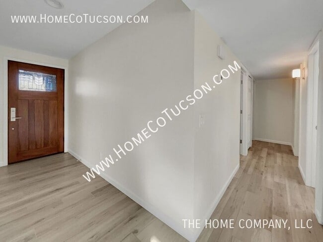 Building Photo - 8628 N Placita Del Cardo