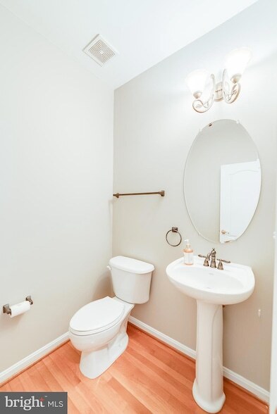 Building Photo - 22072 Avonworth Square