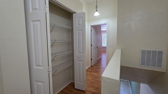 Building Photo - FOR RENT 2 bed 2.5 bath Condominium
