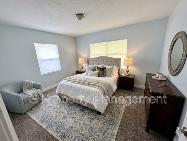 Building Photo - 4721 E Castlewood Dr