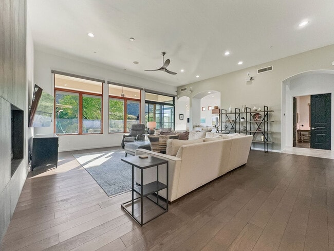 Building Photo - 14559 E Charter Oak Dr