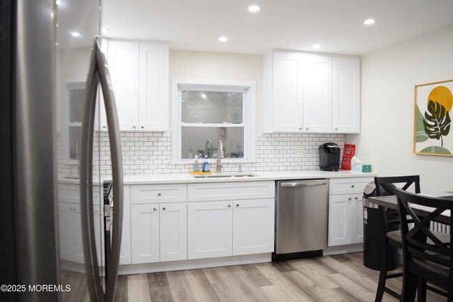 Building Photo - 52 Dunbar Ave