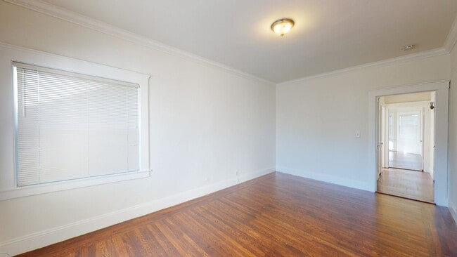 Building Photo - 1925 Charming Oakland Duplex!
