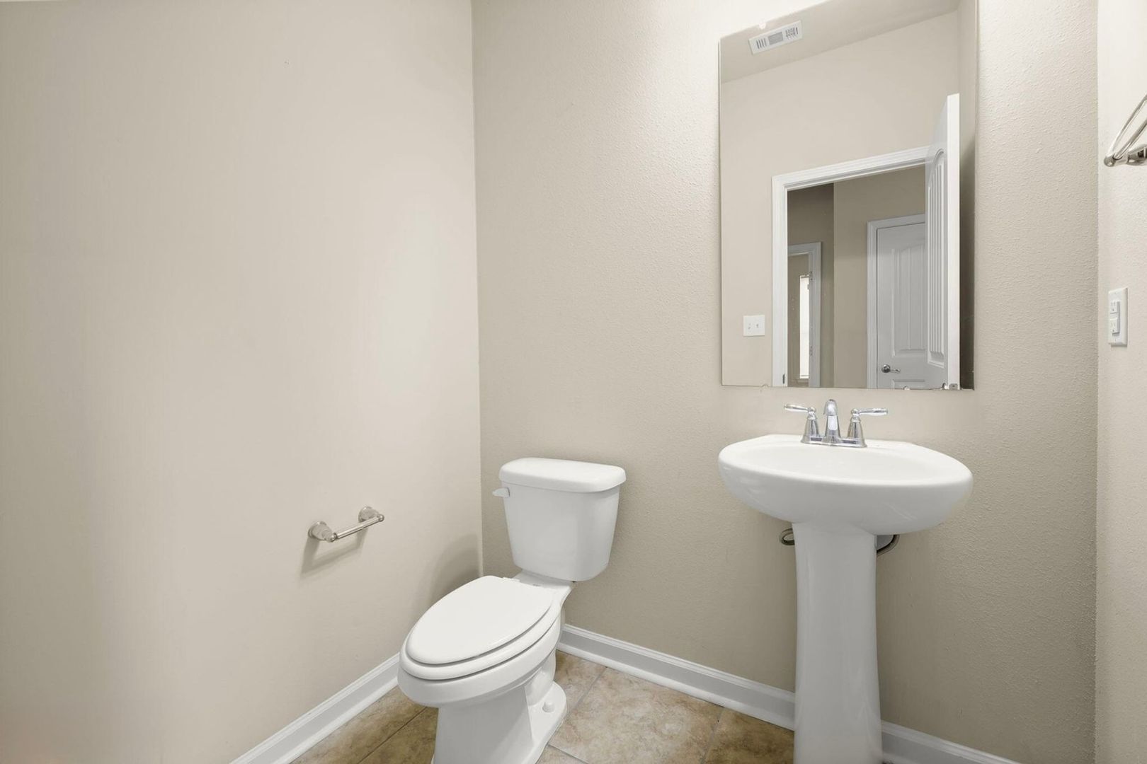 Building Photo - 39405 Legacy Lake Dr