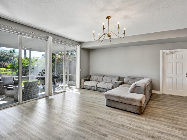 Building Photo - 5609 Cove Cir