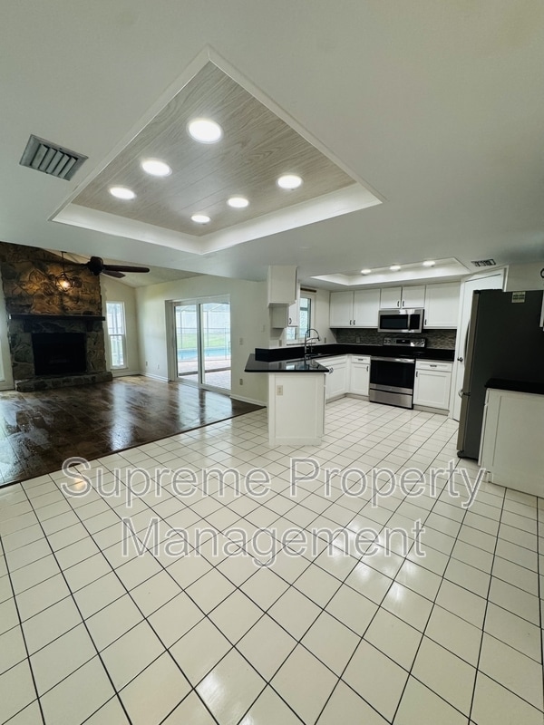 Building Photo - 2437 Bucknell Dr