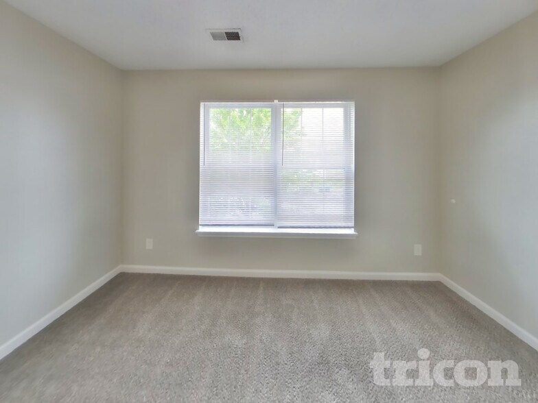 Building Photo - 9546 Gull Lake Dr