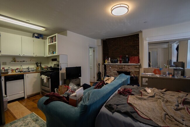 Primary Photo - 63 Hancock St