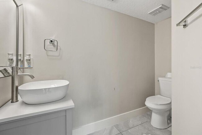 Building Photo - 1509 Red Oak Ct