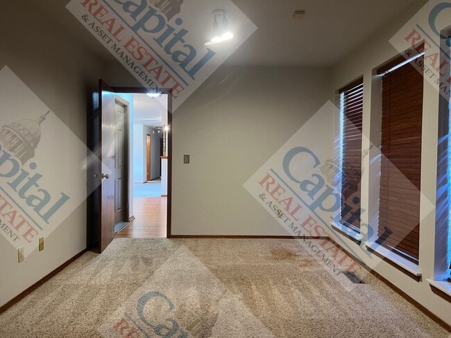 Building Photo - Country Beauty