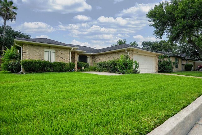 Building Photo - 11103 W Brompton Dr