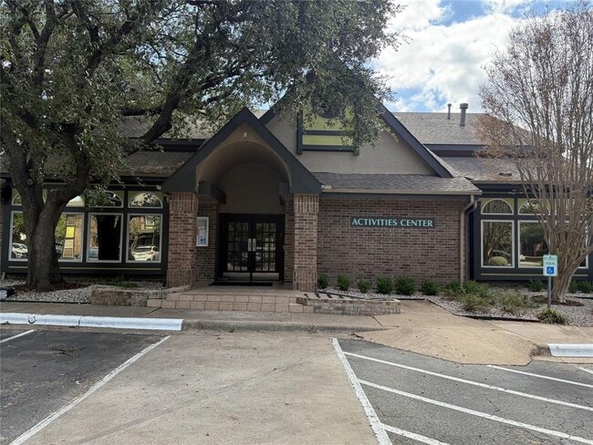 Building Photo - 7685 Northcross Dr