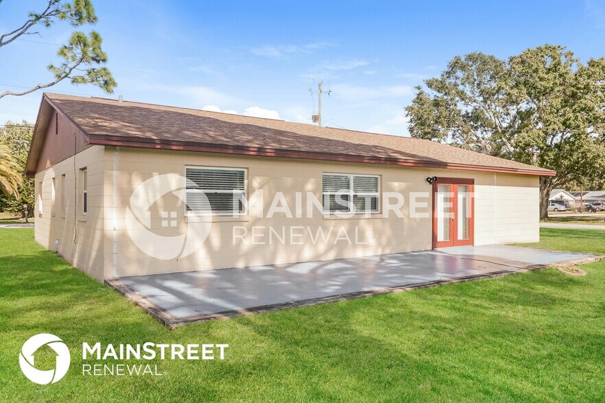 Building Photo - 301 Farmbrook Rd