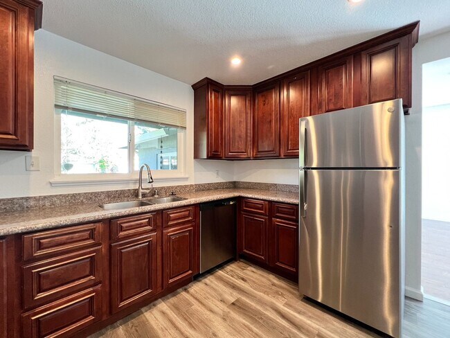 Building Photo - Beautiful Three Bedroom North Napa Home