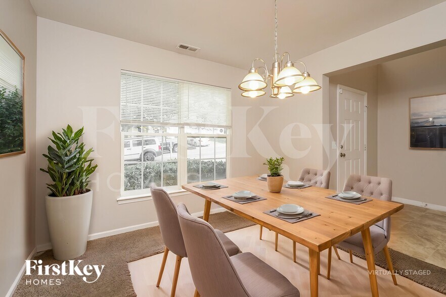 Building Photo - 3760 Thornaby Cir