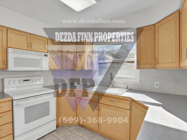 Building Photo - Charming Shadle District 3 bedroom with RV...