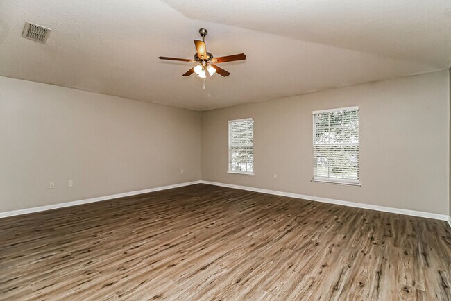 Building Photo - 350 Lake Shepard Dr
