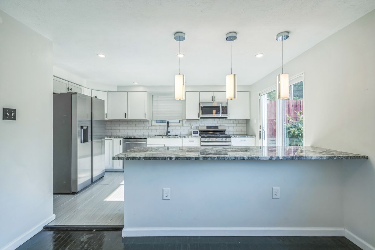 Building Photo - 1611 Alverado Ave