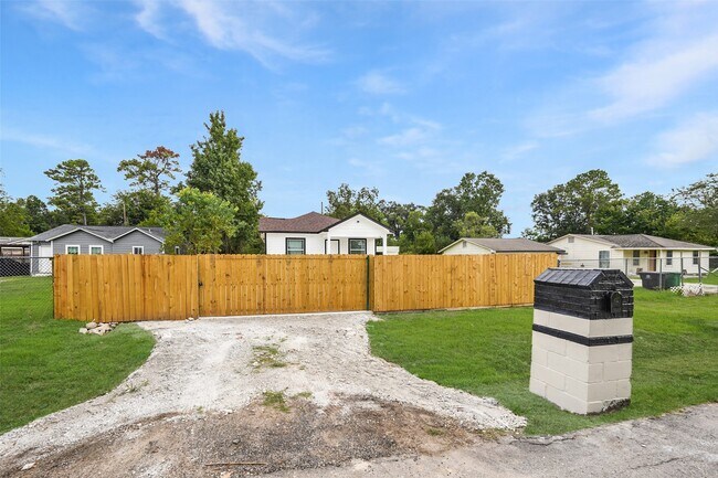 Building Photo - 9305 Kentshire Dr