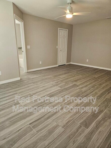 Building Photo - 410 SW 40th Terrace