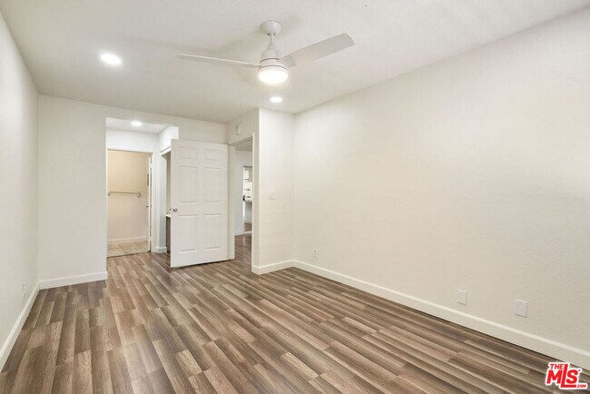 Building Photo - 327 Chestnut Ave