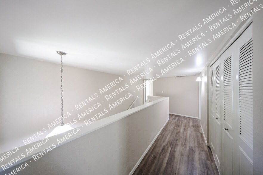 Building Photo - 4555 W Continental Dr