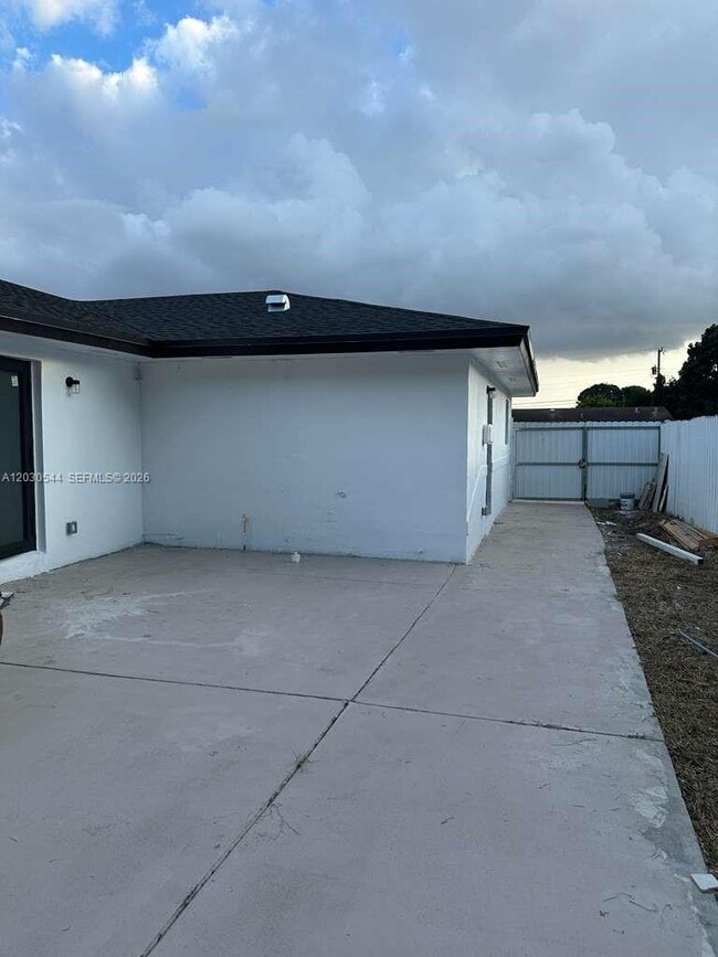 Building Photo - 2041 NW 190th Terrace