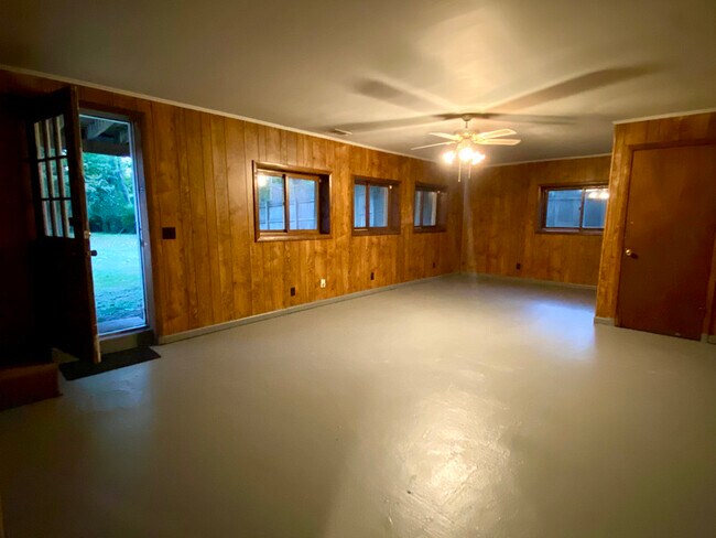 Building Photo - 1164 Kirkland Ave