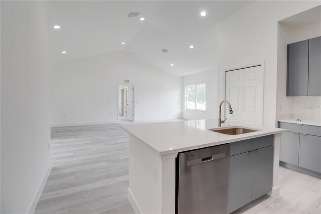 Building Photo - 16816 SW 41st Ave Rd