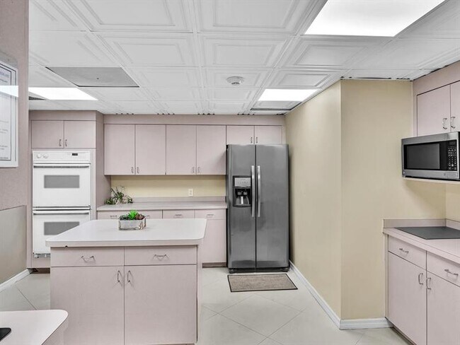 Building Photo - 5100 Dupont Blvd