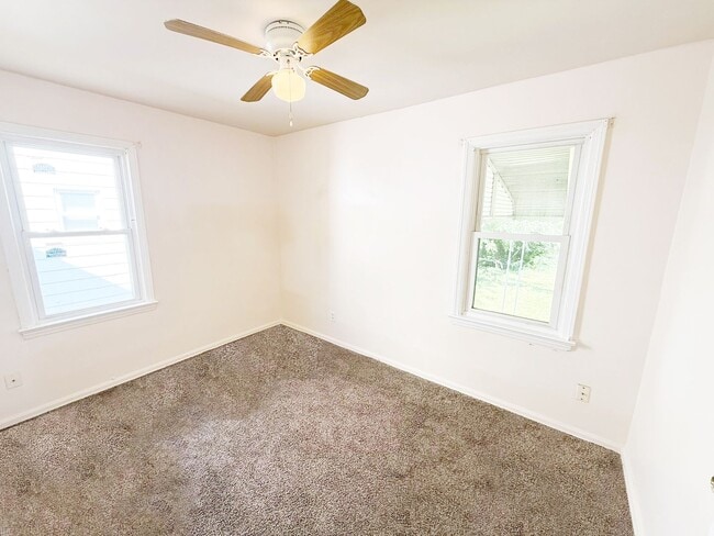 Building Photo - 3 BED 1 BATH BEAUTIFUL SINGLE FAMILY HOME ...