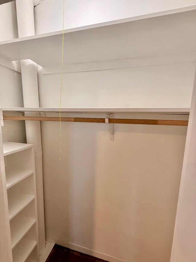 Building Photo - 2166 Beachwood Terrace