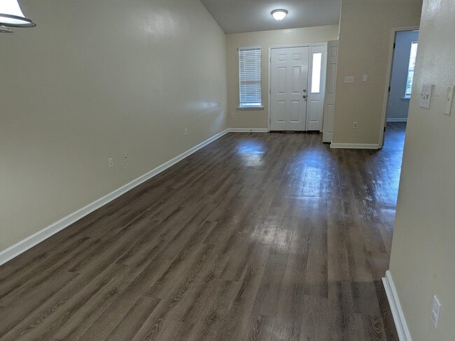 Building Photo - 2410 Quazar Cir