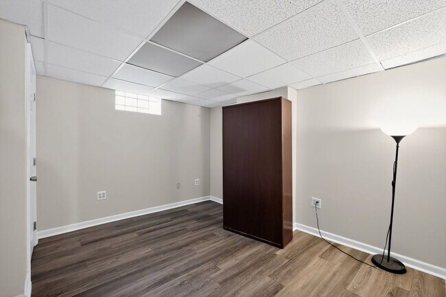 Building Photo - 9621 Narragansett Pkwy