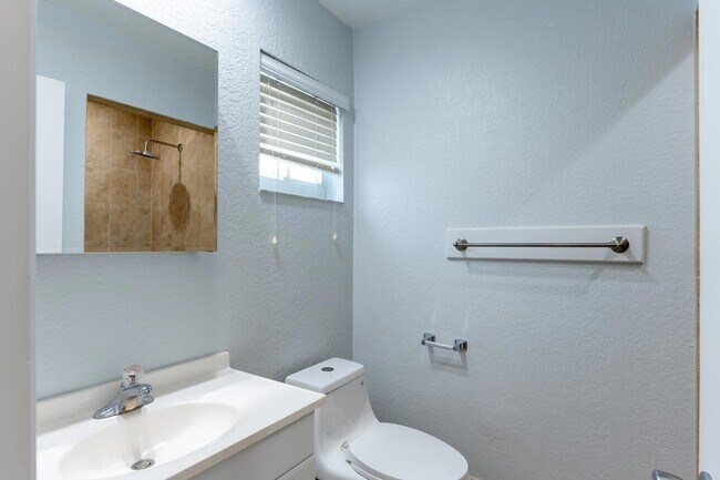 Building Photo - 4695 Brandywine Dr