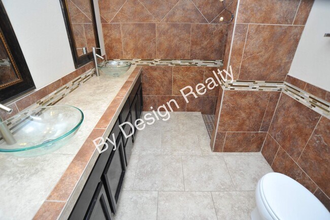 Building Photo - Remodeled Foothills Clusters 3 Bed 2 Bath