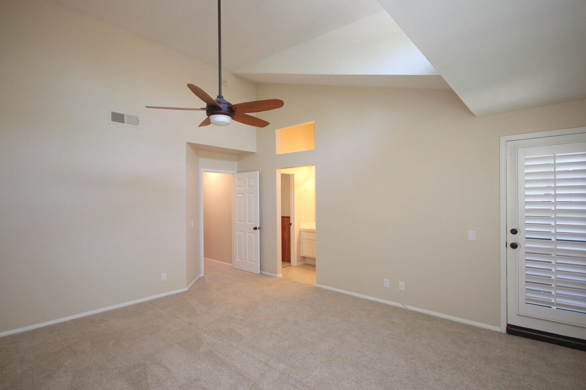 Building Photo - 1074 Rocton Dr