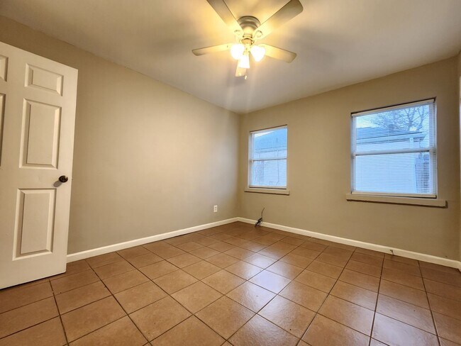 Building Photo - 634 S Wheatland Ave