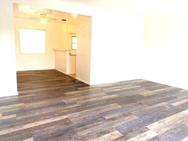 Building Photo - 8539 Fontana St