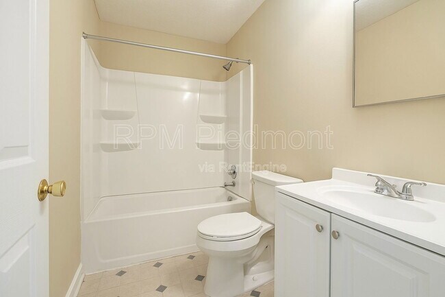 Building Photo - 5467 Park Pl S
