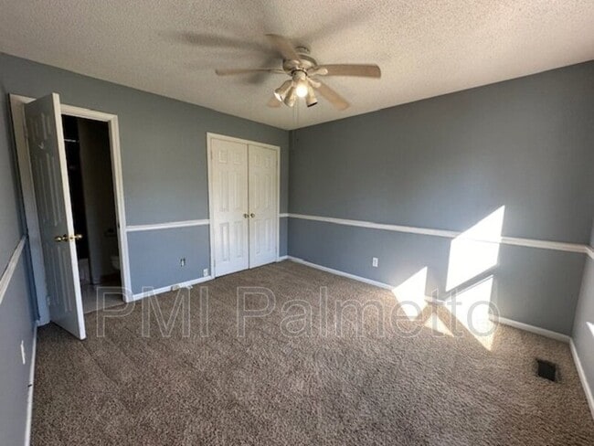 Building Photo - 105 Larkspur Ct