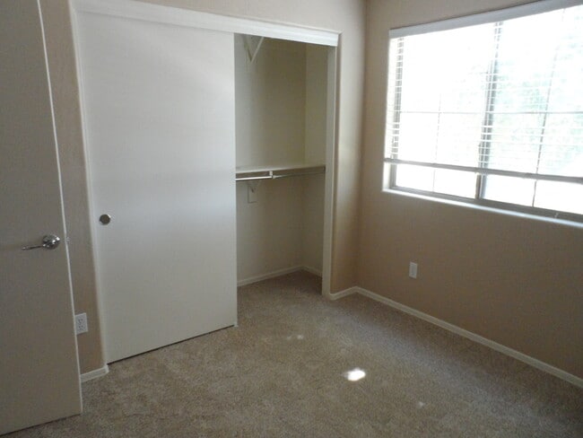 Building Photo - Beautiful 3bd/2ba Home in Gated Community