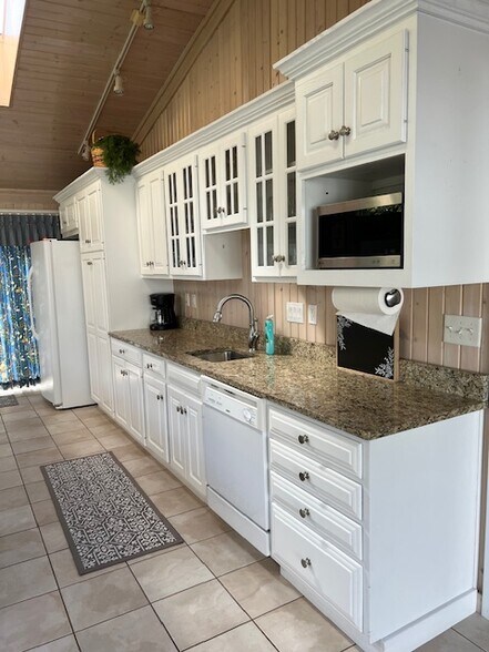 Building Photo - 1200 36th Ave