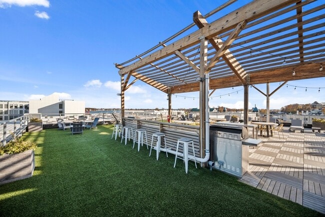 Building Photo - 19 Day St