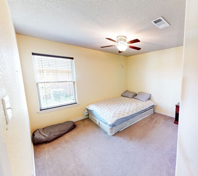 Building Photo - LIMITED-TIME MOVE-IN SPECIAL: Two Weeks Free Rent! Spacious 3 Bedroom, 2 Full Bath, with Attached...