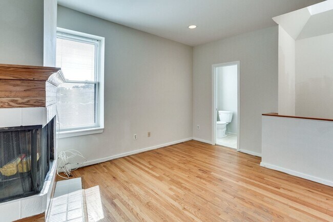 Building Photo - Top Tier Two-Level Abode-- Storage and Parking Included!